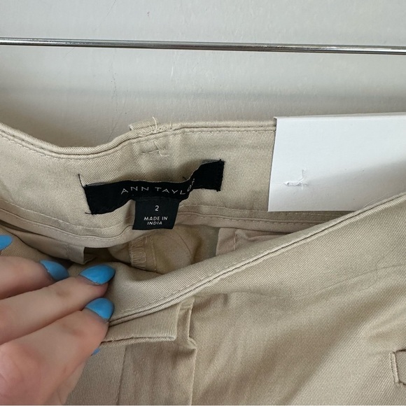 Ann Taylor | Light Tan The Crop Mid Rise Pants Size 2 NWT - Picture 4 of 6